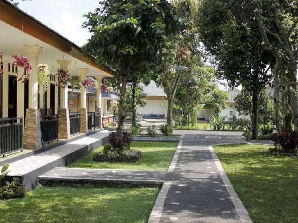צ'יסרואה Hotel Indra Djaya מראה חיצוני תמונה