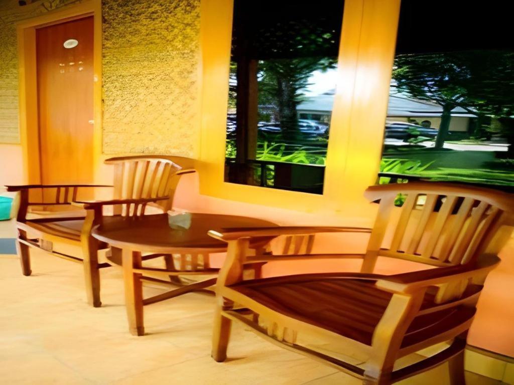 צ'יסרואה Hotel Indra Djaya מראה חיצוני תמונה