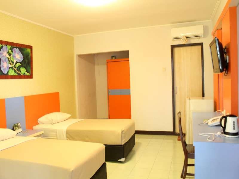 צ'יסרואה Hotel Indra Djaya מראה חיצוני תמונה
