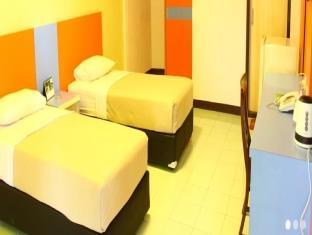 צ'יסרואה Hotel Indra Djaya מראה חיצוני תמונה